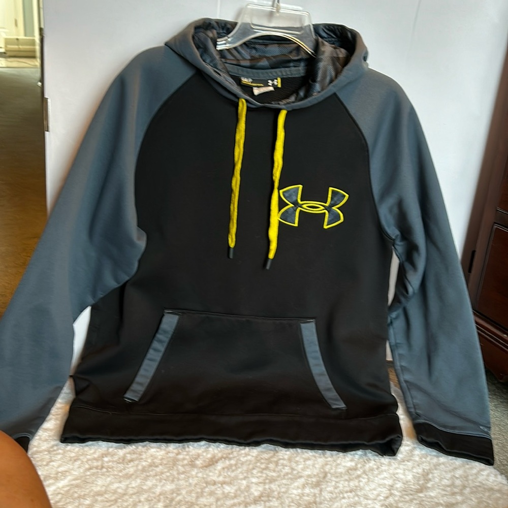 Under armor men’s size, small black hoodie